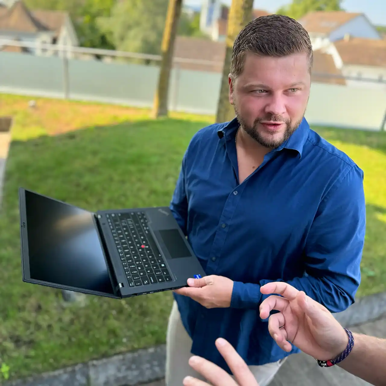 Übergabe des Lenovo ThinkPad